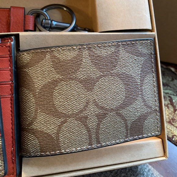Authentic COACH Signat leather/Smooth leather Colorblock 3-1 wallet/Keychain set - Picture 3 of 11